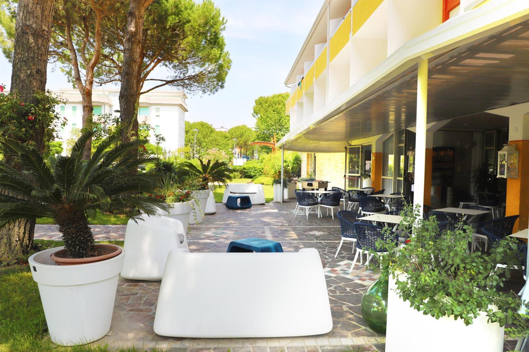 Hotel Hiki Bibione Exterior foto